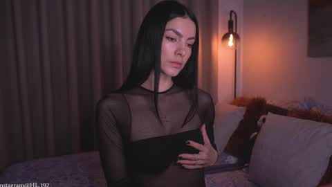 Holly Linder online show from April 2, 1:03 am