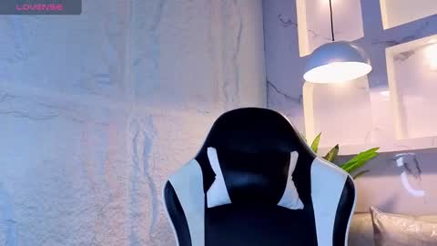 Snapshot of hollypeytoon chatting on September 18, 9:35 pm Holly  online show from September 18, 9:35 pm