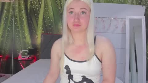 HollyTaillor online show from April 19, 5:29 am