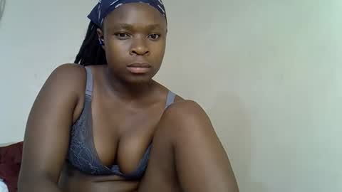 holy_ebony online show from March 18, 9:25 am