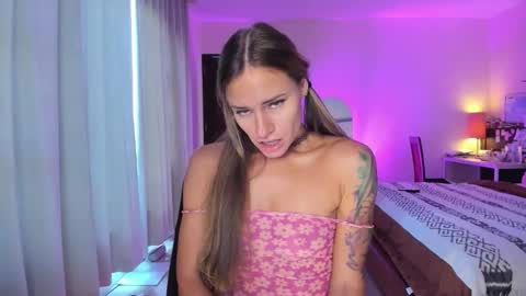 Snapshot of holy_khloe chatting on October 13, 3:20 am Kira Purrr online show from October 13, 3:20 am