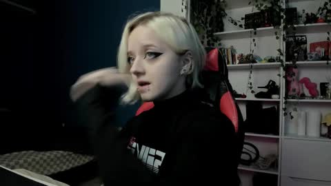 holy_mistresss online show from November 5, 9:36 am