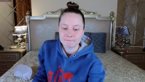 holybabydoll online show from November 28, 12:08 pm