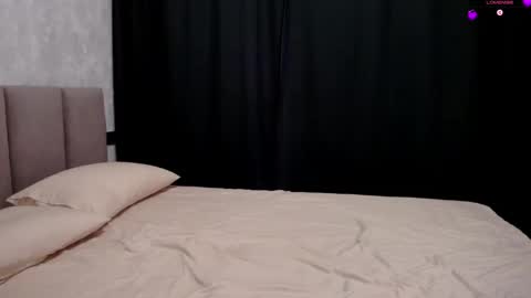 holysinner83 online show from October 28, 5:30 pm