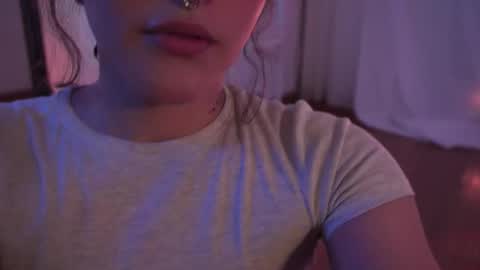 Snapshot of honeeeey_ chatting on October 21, 9:41 pm honeeeey_ online show from October 21, 9:41 pm