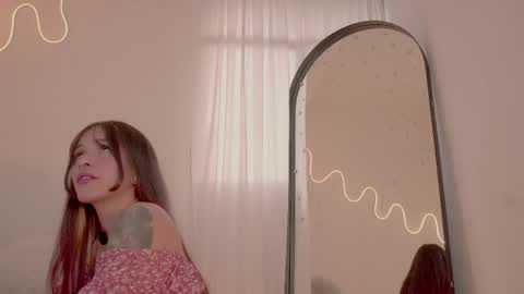 honeeeey_ online show from April 20, 10:57 pm