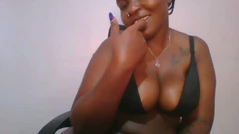 honey_beb online show from October 24, 8:10 am