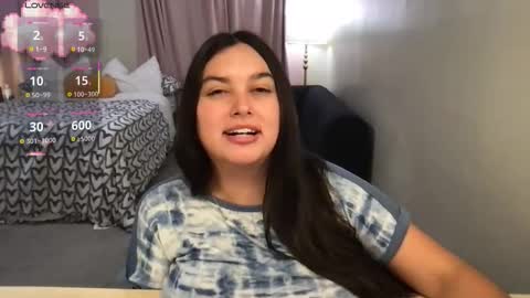 Snapshot of honey_tia chatting on October 19, 3:08 am Tia online show from October 19, 3:08 am