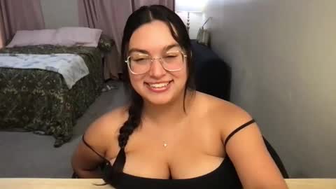Snapshot of honey_tia chatting on September 24, 11:26 pm Tia online show from September 24, 11:26 pm