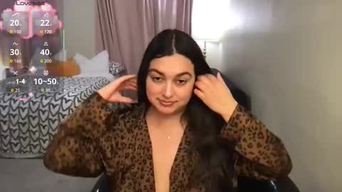 Snapshot of honey_tia chatting on October 20, 4:15 am Tia online show from October 20, 4:15 am