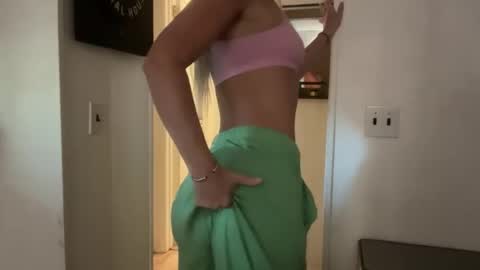 honeybun_z online show from May 3, 3:32 am