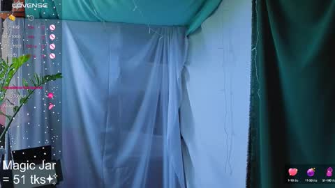 Snapshot of honeylem0n chatting on October 11, 7:57 am Molly online show from October 11, 7:57 am