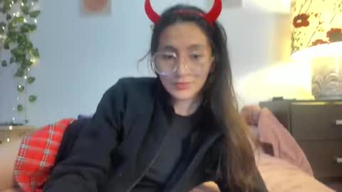 Snapshot of honeymoon1212 chatting on October 30, 12:24 am Mila K online show from October 30, 12:24 am