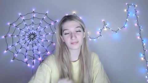 honeyveil online show from December 2, 1:13 pm