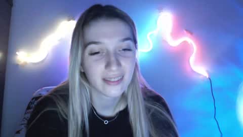 honeyveil online show from March 18, 5:51 pm