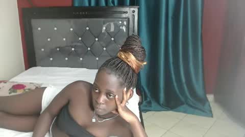 Snapshot of hornybella4 chatting on January 16, 2:09 am Bella online show from January 16, 2:09 am