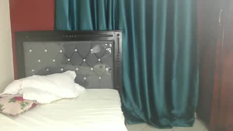 Snapshot of hornybella4 chatting on December 30, 4:18 pm Bella online show from December 30, 4:18 pm