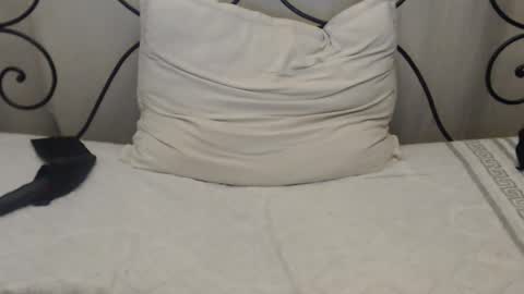 Snapshot of hot_dina chatting on March 9, 8:18 am Dina online show from March 9, 8:18 am