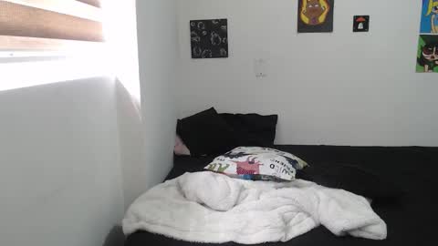 Mia online show from October 21, 2:10 pm