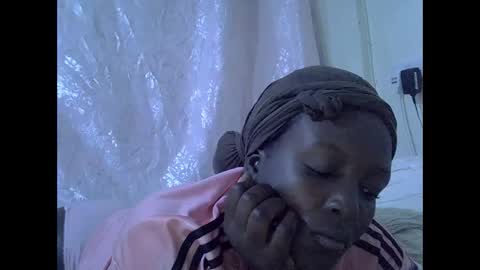 RAYLAH online show from February 18, 6:40 pm