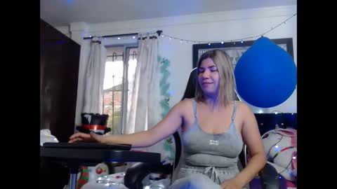Snapshot of hot_sexy_bunny chatting on January 17, 12:21 pm hot sexy bunny online show from January 17, 12:21 pm