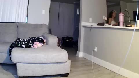 hotasssummer online show from March 5, 5:14 am