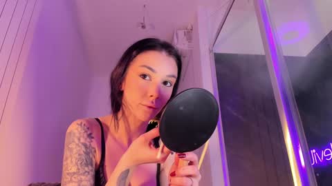 hotfallingdevil online show from February 19, 6:13 am