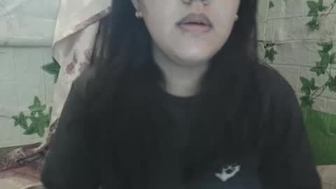 hotiemorenagurl18 online show from April 14, 4:01 am