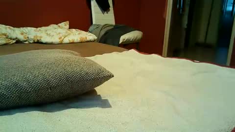 Makenzie online show from December 5, 7:30 am