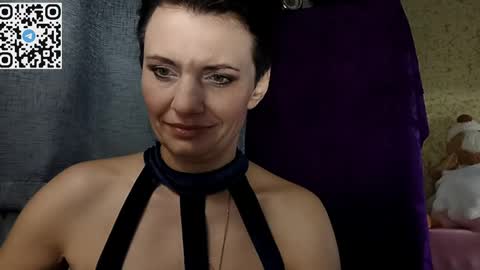 hotmamaqueen234 online show from April 10, 7:31 pm