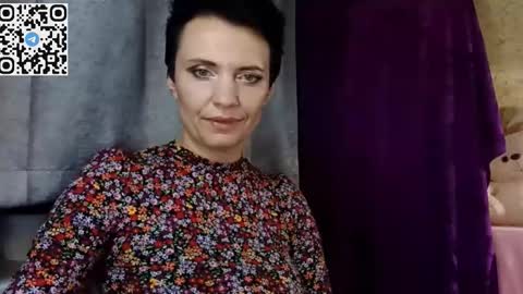 hotmamaqueen234 online show from March 25, 10:01 pm