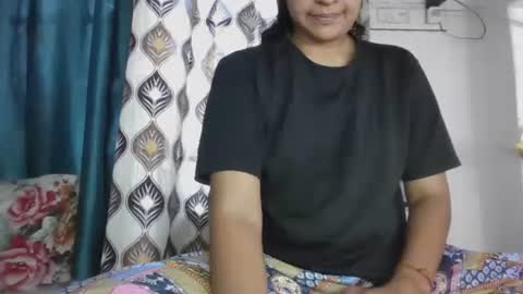 Snapshot of hotnsweetindian chatting on October 20, 4:15 am lola online show from October 20, 4:15 am