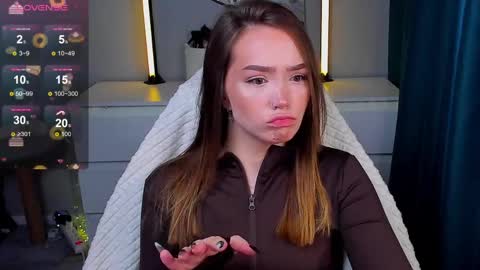 hello Im Eva online show from April 3, 8:23 am