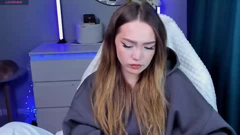 hello Im Eva online show from November 10, 3:18 pm