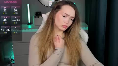 hello Im Eva online show from September 18, 6:39 pm