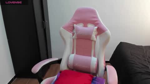 hottychrystal online show from April 18, 2:52 pm