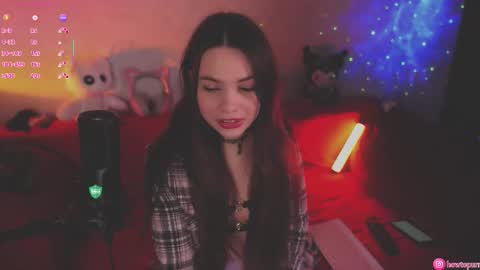 Mia online show from November 6, 4:57 pm