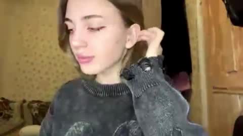 hsiuscherich online show from November 19, 11:10 am