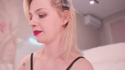 Snapshot of iamninamint chatting on September 27, 4:36 pm Nina  online show from September 27, 4:36 pm