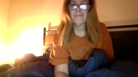 iampoppyy online show from October 16, 11:35 am