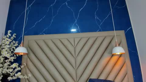 ibbie_ online show from September 15, 12:57 pm