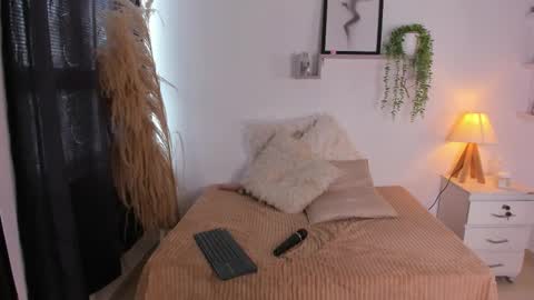 ice_y_abigail online show from January 6, 5:38 pm