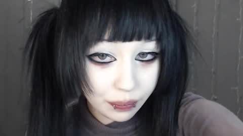 iiiiiiis online show from March 18, 9:42 pm