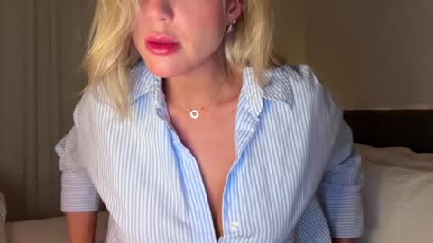 Snapshot of iiivy_ chatting on December 20, 1:58 am Ivy online show from December 20, 1:58 am