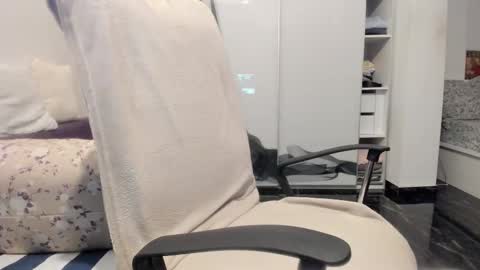 Bamby online show from December 4, 7:03 pm