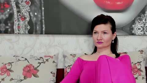 Snapshot of illegalbeauty87 chatting on December 29, 10:36 pm Ingrid or more easier...Miss GoDDess Mistress online show from December 29, 10:36 pm
