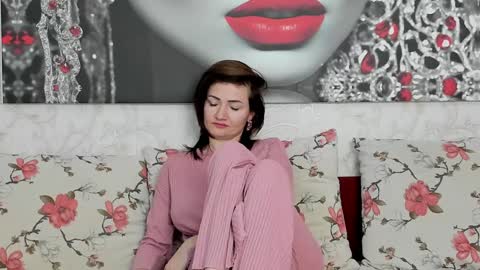 Snapshot of illegalbeauty87 chatting on January 21, 7:04 am Ingrid or more easier...Miss GoDDess Mistress online show from January 21, 7:04 am