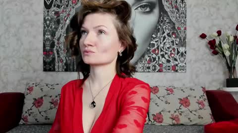 Snapshot of illegalbeauty87 chatting on February 27, 10:42 pm Ingrid or more easier...Miss GoDDess Mistress online show from February 27, 10:42 pm