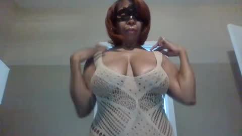 weet exy Cougar online show from April 12, 12:30 pm