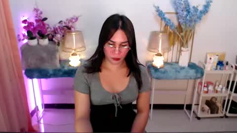 Ashley online show from January 18, 6:10 pm